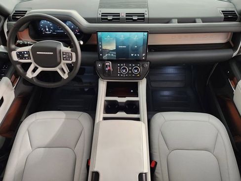New 2026 Land Rover Defender 130 X-Dynamic SE image 4