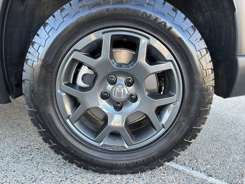 Used 2025 Honda Pilot TrailSport image 36