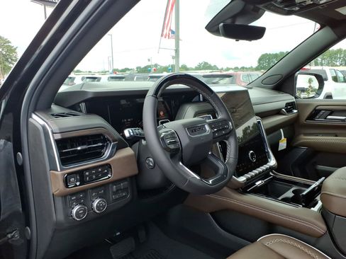 New 2026 GMC Yukon Denali Ultimate AWD/4WD image 8