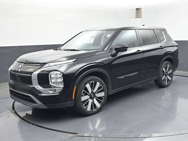 Used 2025 Mitsubishi Outlander SE FWD image 1
