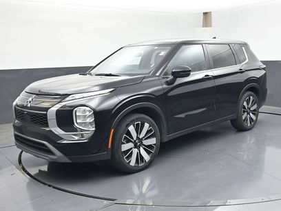 Used 2025 Mitsubishi Outlander SE