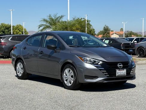 Used 2025 Nissan Versa S w/ Trunk Package FWD image 2