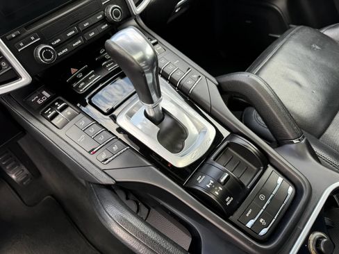Used 2017 Porsche Cayenne Platinum Edition AWD/4WD image 16