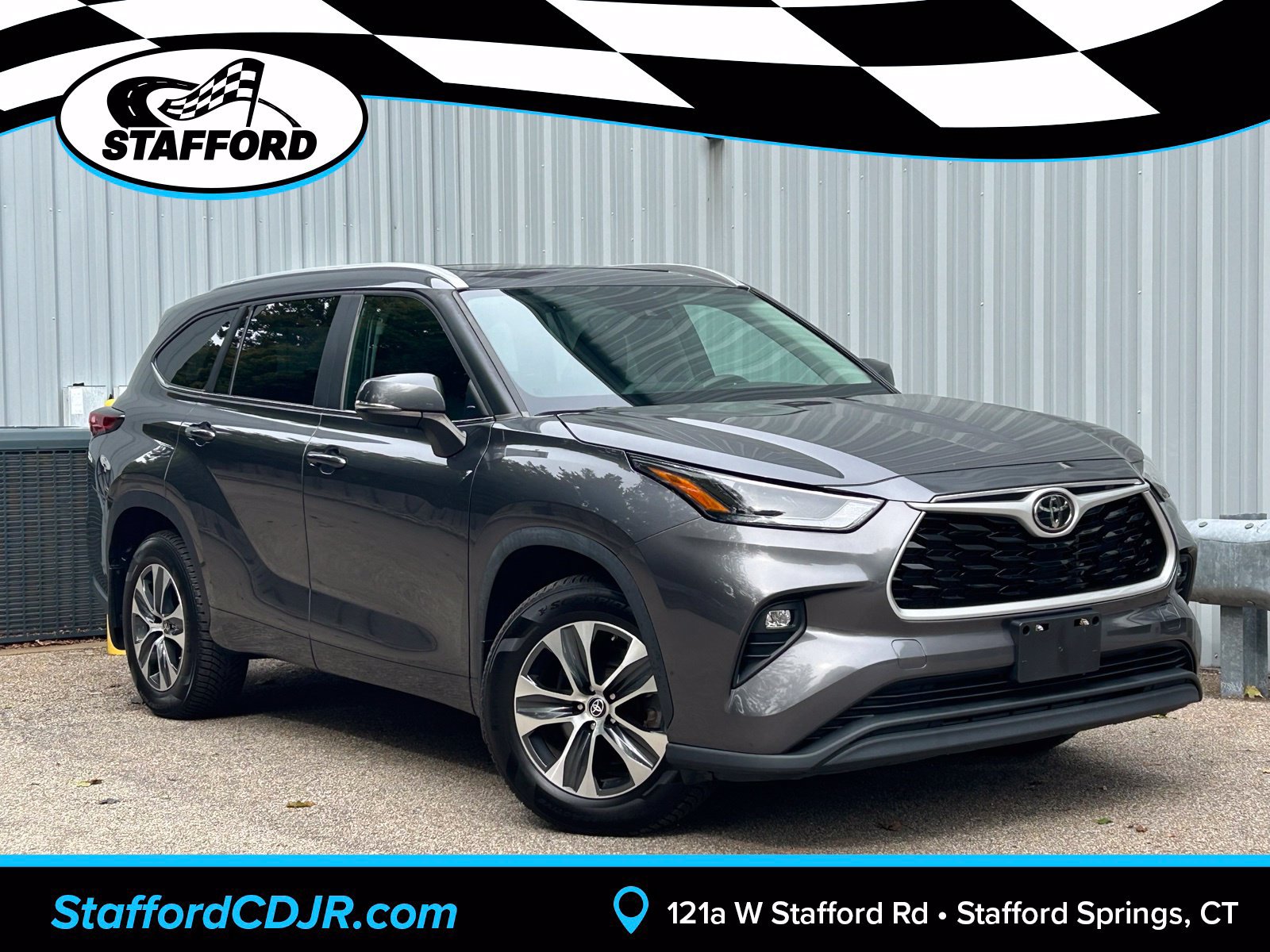 Used 2023 Toyota Highlander XLE AWD/4WD image 1