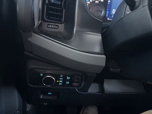 Used 2021 Ford Bronco Black Diamond image 18