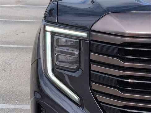 Used 2022 GMC Sierra 1500 AT4X image 10