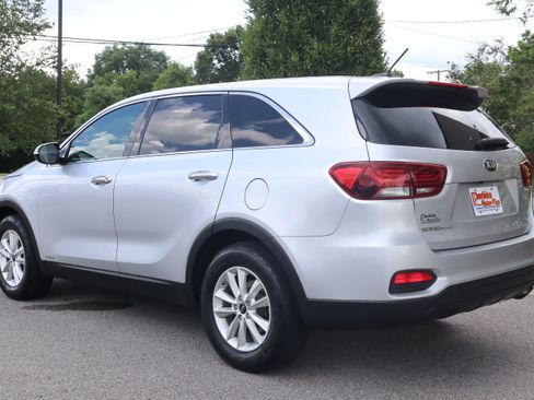 Used 2019 Kia Sorento AWD V6 image 9