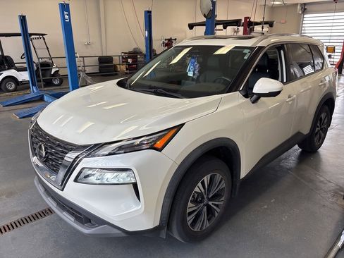 Used 2021 Nissan Rogue SV w/ Premium Package FWD image 6