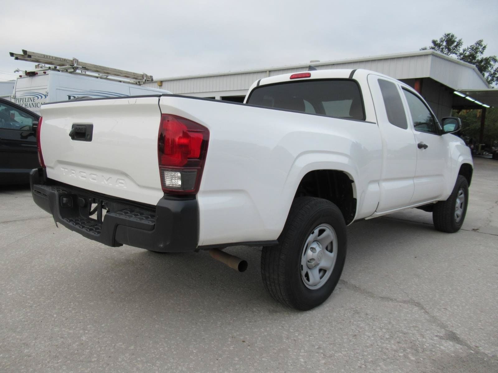 Used 2022 Toyota Tacoma SR RWD image 4