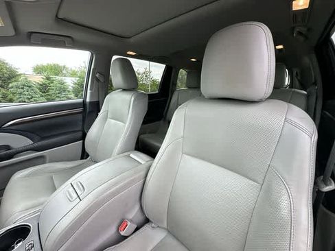 Used 2016 Toyota Highlander Limited AWD/4WD image 17