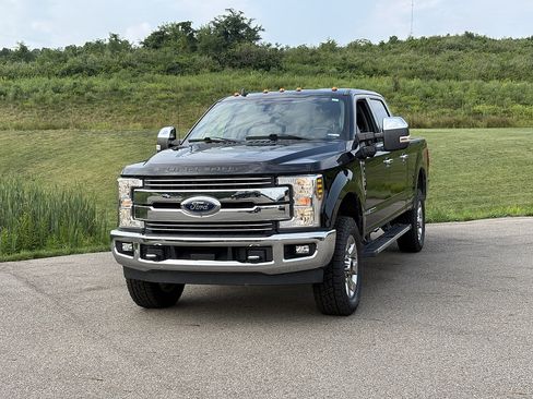 Used 2019 Ford F250 Lariat w/ Lariat Ultimate Package AWD/4WD image 1
