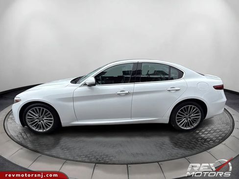 Used 2017 Alfa Romeo Giulia Ti w/ TI Lusso Package AWD/4WD image 2