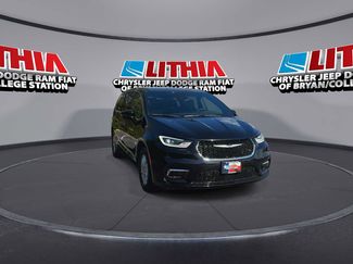 New 2026 Chrysler Pacifica Select video 2