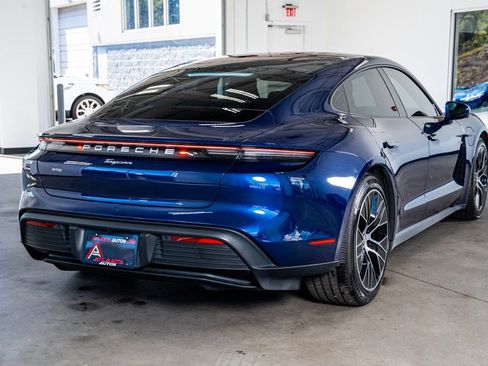 Used 2021 Porsche Taycan image 6