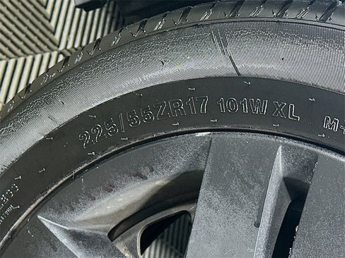 Used 2013 Dodge Avenger SE image 32