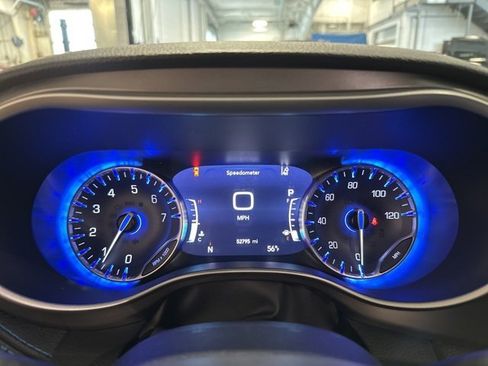 Used 2021 Chrysler Pacifica Touring-L image 20