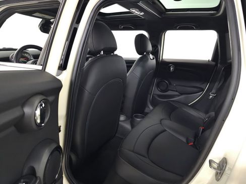 Used 2021 MINI Cooper 4-Door Hardtop FWD image 26