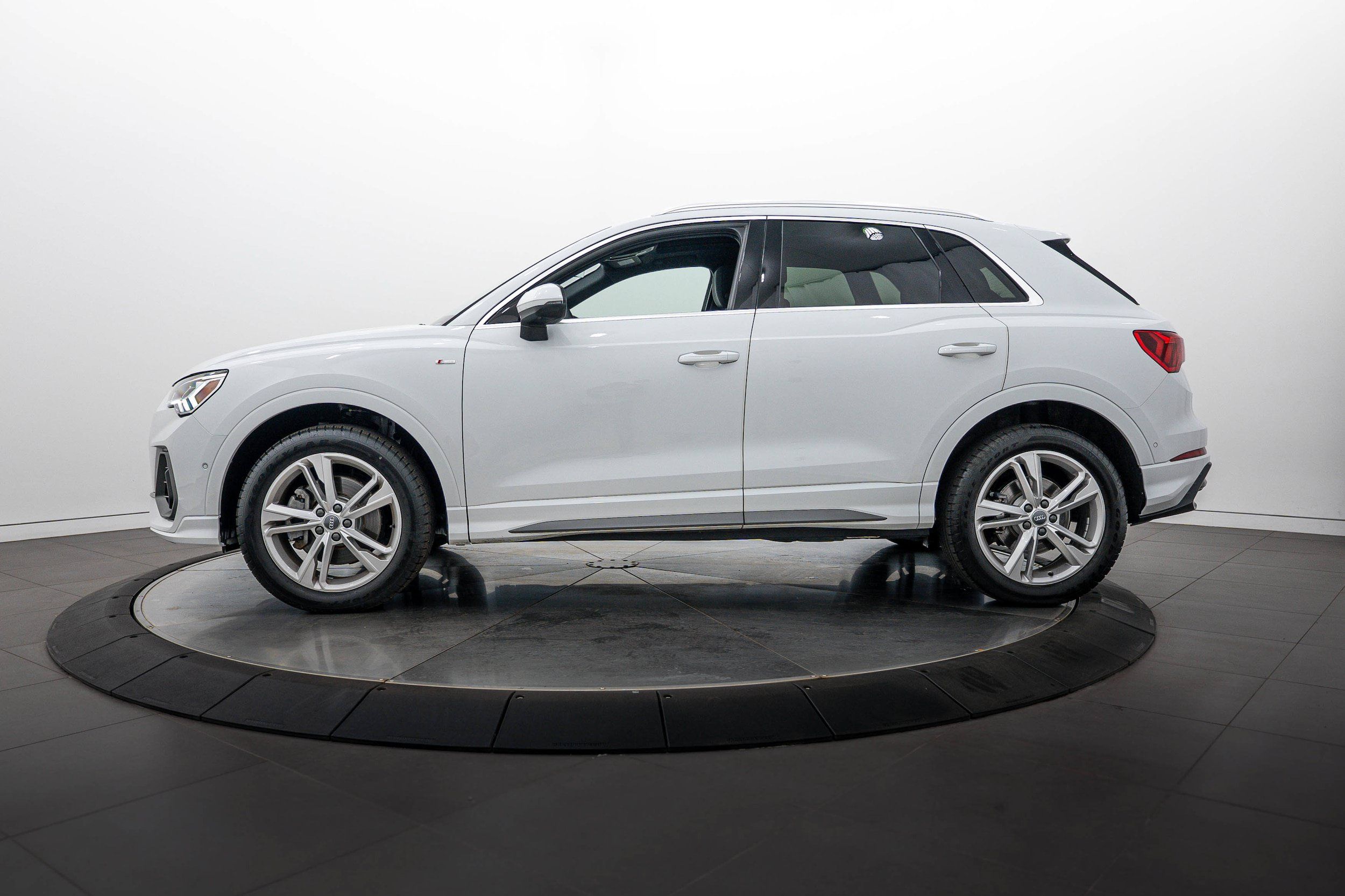 Used 2019 Audi Q3 2.0T Prestige AWD/4WD image 6