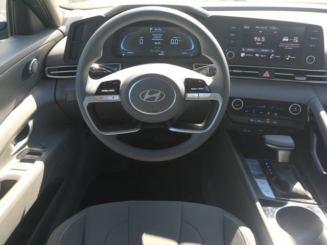 Used 2025 Hyundai Elantra Hybrid FWD image 14