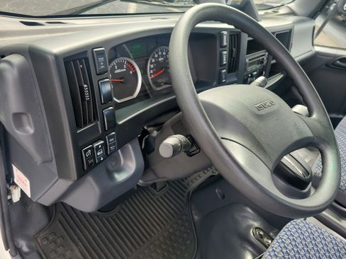 Used 2024 Isuzu NPR image 9