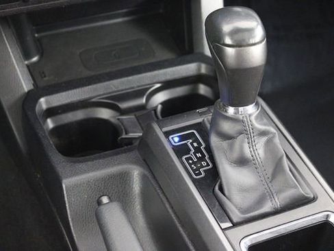 Used 2018 Toyota Tacoma TRD Off-Road image 34