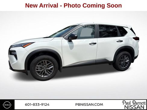 Used 2026 Nissan Rogue S FWD image 1