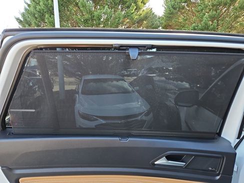 Used 2022 Volkswagen Atlas Cross Sport SEL Premium R-Line image 32