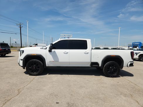 Used 2024 GMC Sierra 2500 AT4 w/ AT4 Premium Plus Package AWD/4WD image 4