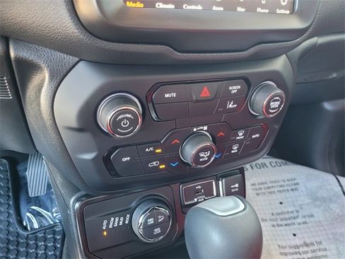 Used 2022 Jeep Renegade Trailhawk image 27