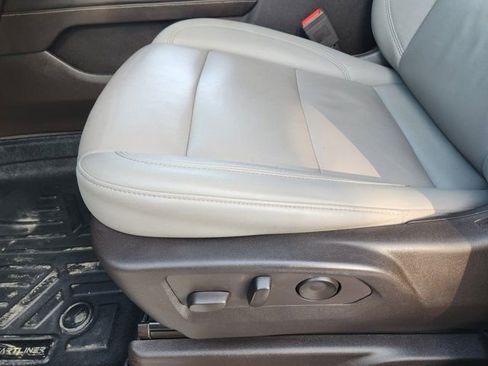 Used 2022 Chevrolet Tahoe Z71 w/ Luxury Package image 24