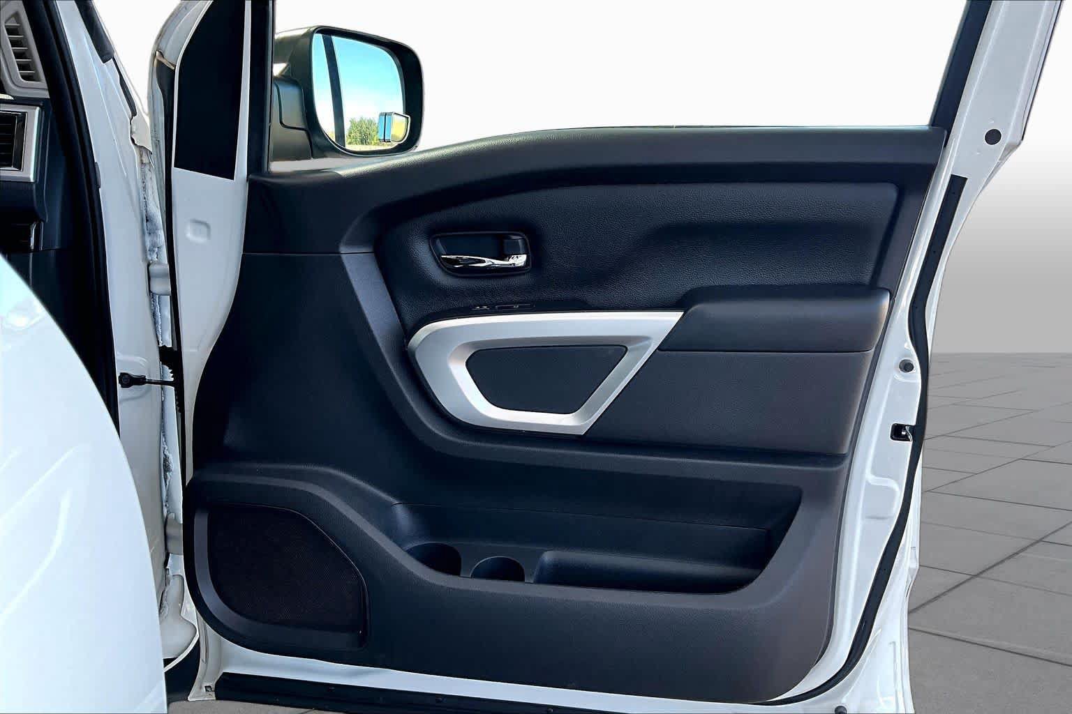 Used 2019 Nissan Titan SV RWD image 22