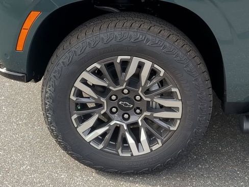 New 2026 Chevrolet Suburban Z71 w/ Comfort Package image 15