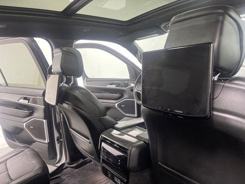 Used 2022 Jeep Wagoneer Series II w/ Premium Group I image 27