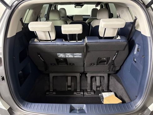 New 2026 Kia Carnival EX FWD image 44