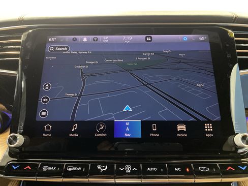 Used 2022 Jeep Grand Wagoneer Series III w/ Rear Seat Video Group 1 image 17