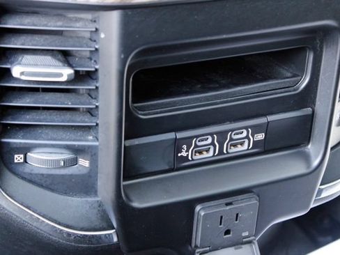 Used 2019 RAM 1500 Laramie AWD/4WD image 19