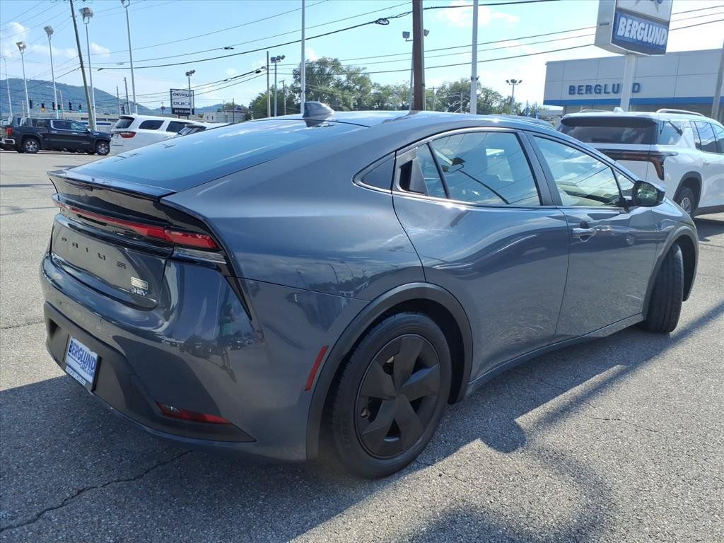 Used 2024 Toyota Prius LE FWD image 4