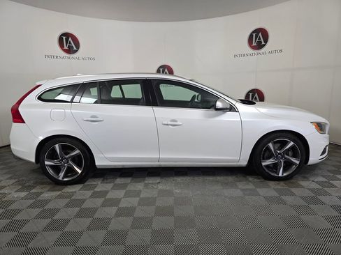 Used 2015 Volvo V60 T6 R-Design Platinum image 3