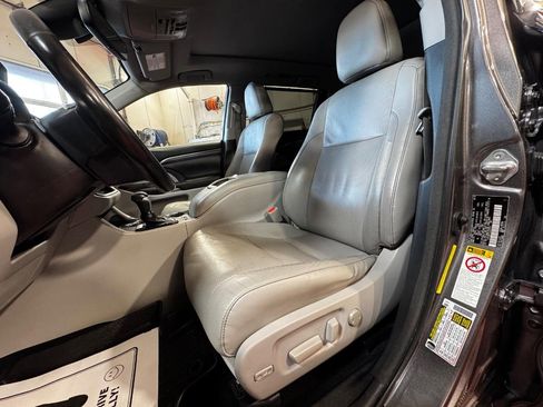 Used 2018 Toyota Highlander Limited Platinum FWD image 20