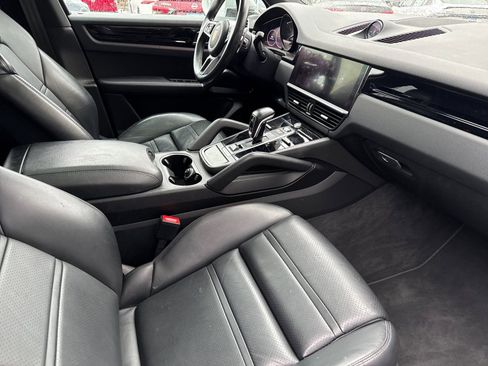 Used 2021 Porsche Cayenne AWD/4WD image 15