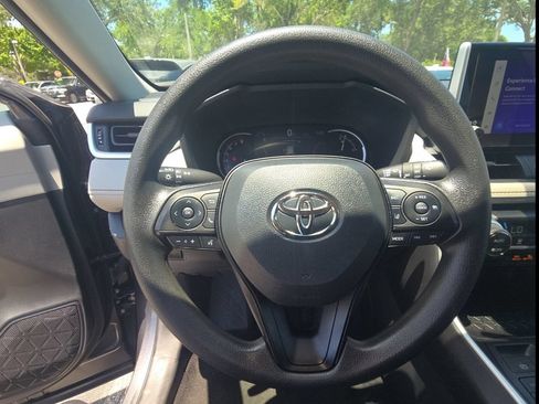 Used 2024 Toyota RAV4 XLE AWD/4WD image 29