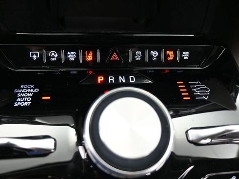 Used 2024 Jeep Grand Wagoneer L Base image 32