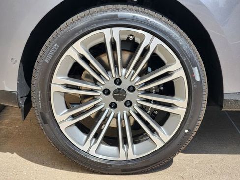 New 2026 Land Rover Range Rover Long Wheelbase SE image 7