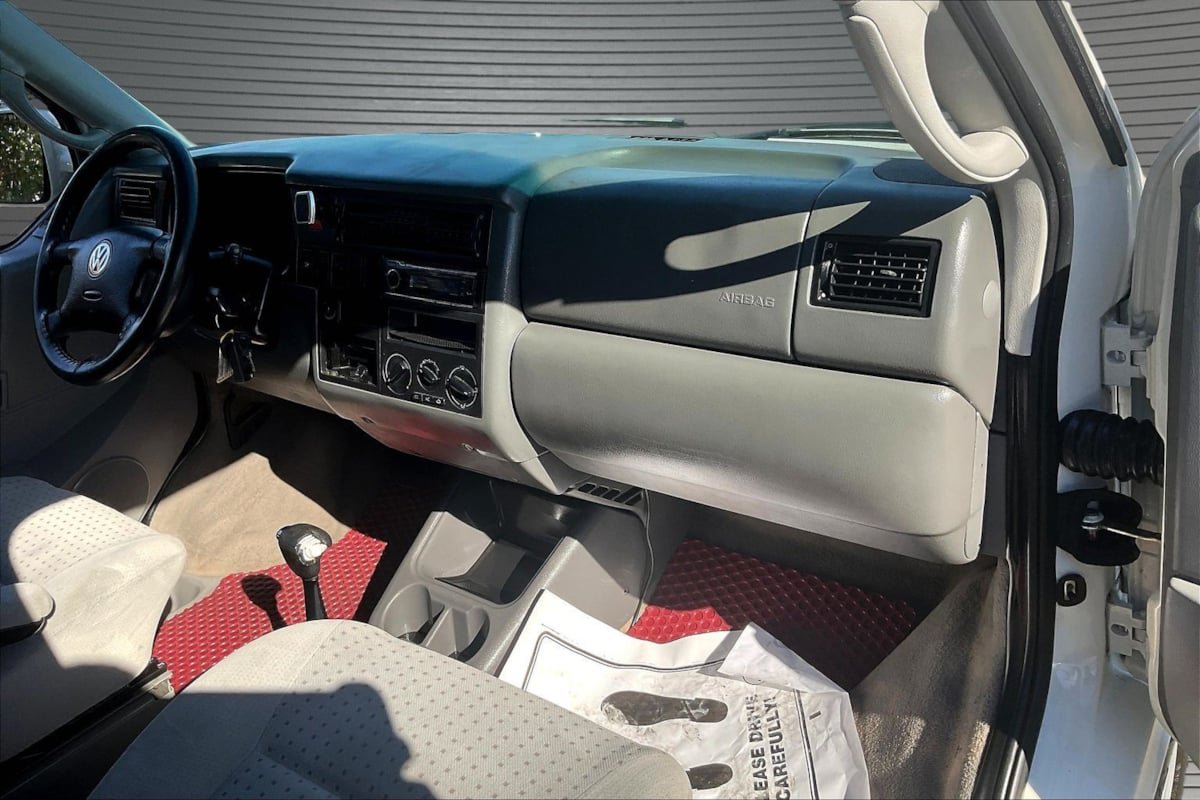 Used 2002 Volkswagen Eurovan MV FWD image 23