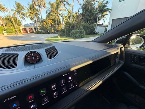 Used 2025 Porsche Cayenne GTS AWD/4WD image 12