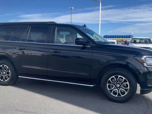 Used 2023 Ford Expedition Max XLT image 3