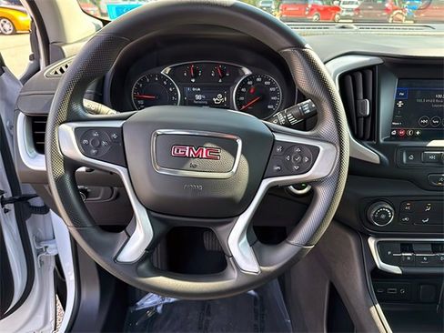 Used 2024 GMC Terrain SLE image 23