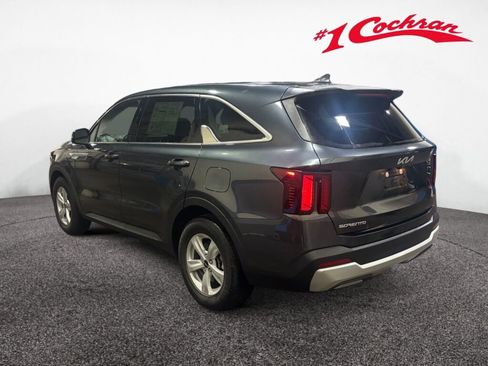 Used 2024 Kia Sorento LX image 5