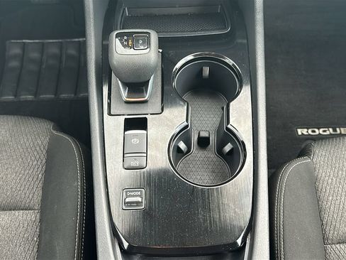 Used 2025 Nissan Rogue SV FWD image 27