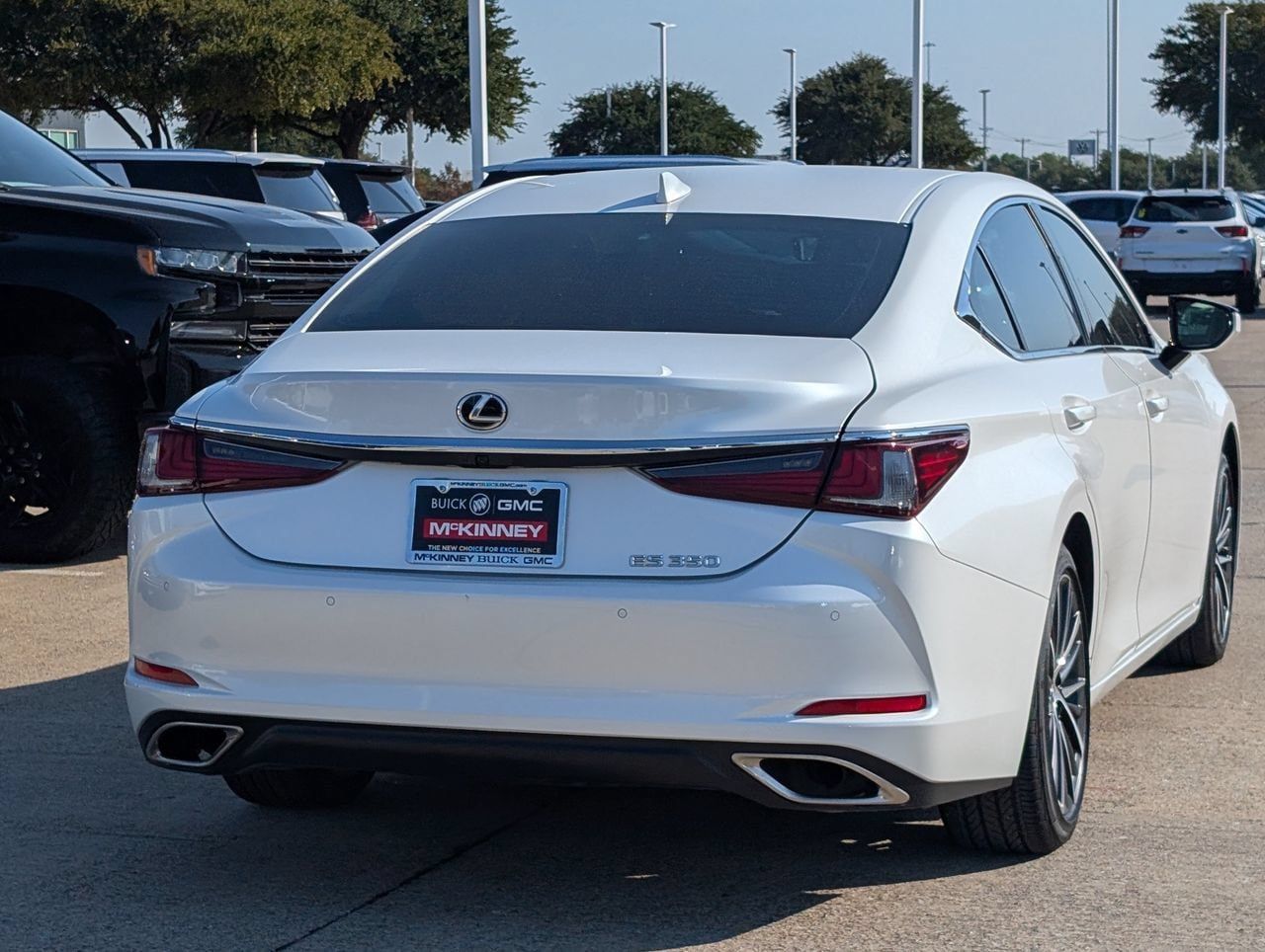Used 2025 Lexus ES 350 w/ Premium Package FWD image 4